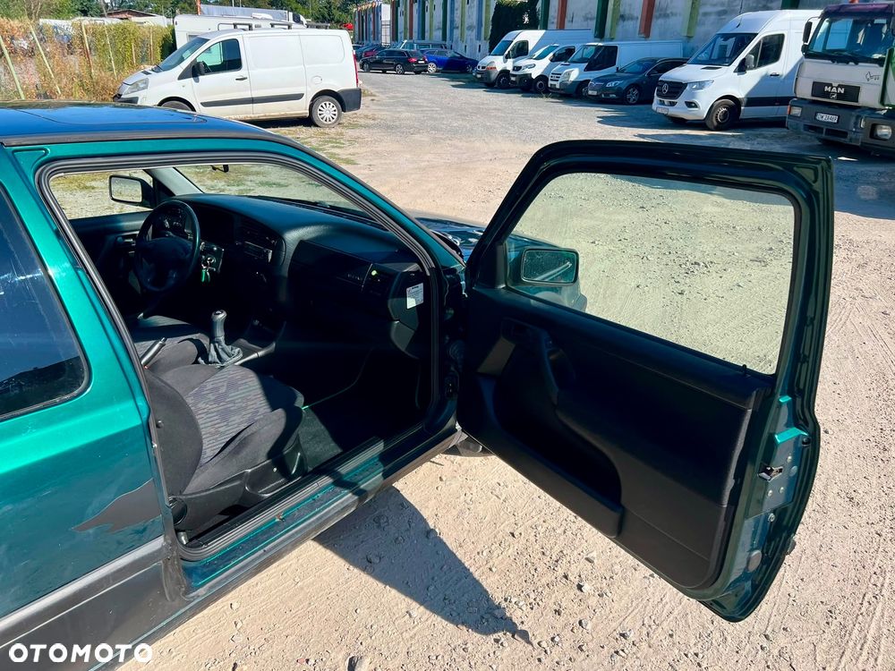Volkswagen Golf 1.6 CL - 14