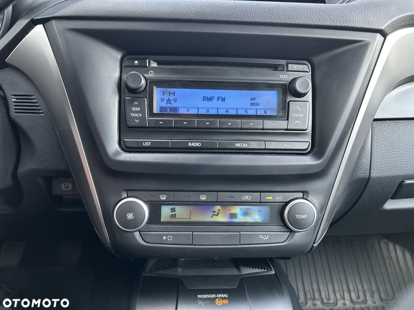 Toyota Avensis 1.8 Active - 15