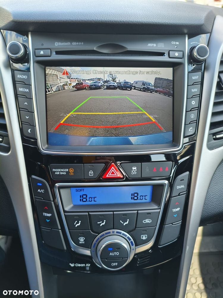 Hyundai i30 blue 1.6 CRDi Trend - 14