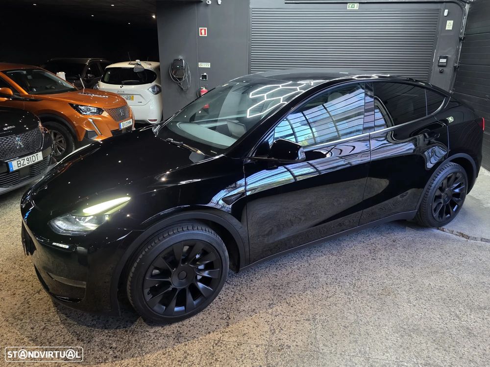 Tesla Model Y Long Range Dual Motor AWD - 8
