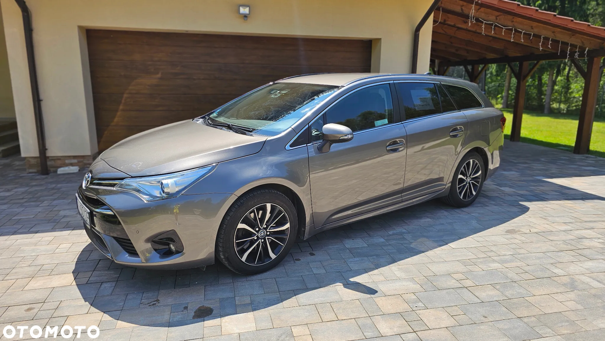 Toyota Avensis 2.0 D-4D Premium - 15