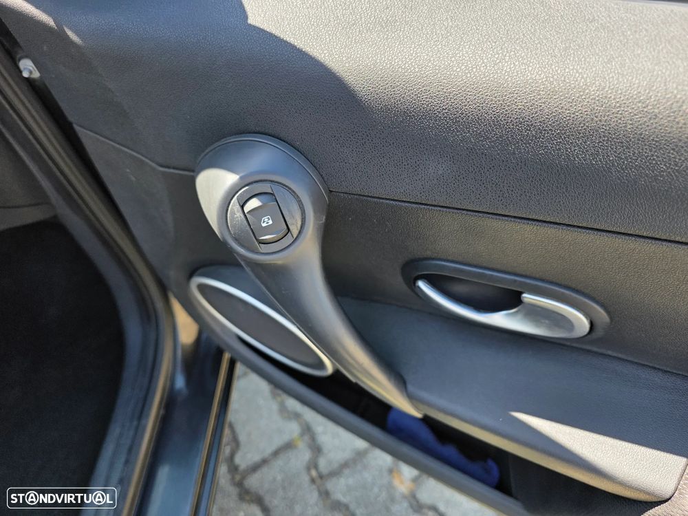 Renault Clio 1.2 16V Confort Dynamique - 22