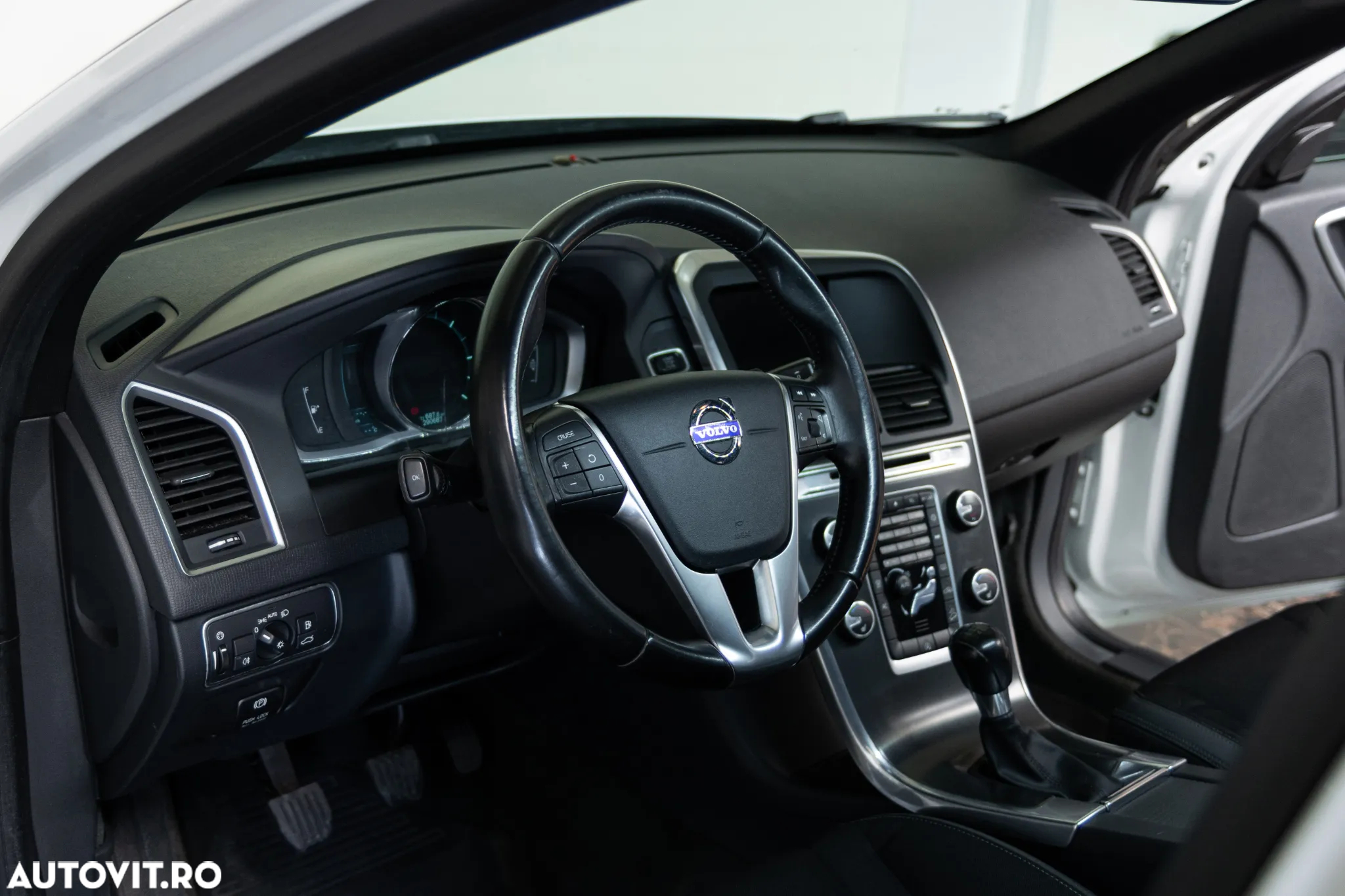 Volvo XC 60 D4 AWD Momentum - 5