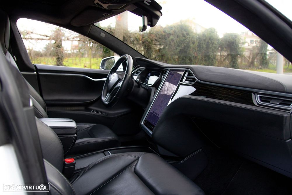 Tesla Model S 90D AWD - 31