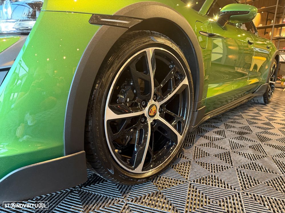 Porsche Taycan Cross Turismo 4S - 12