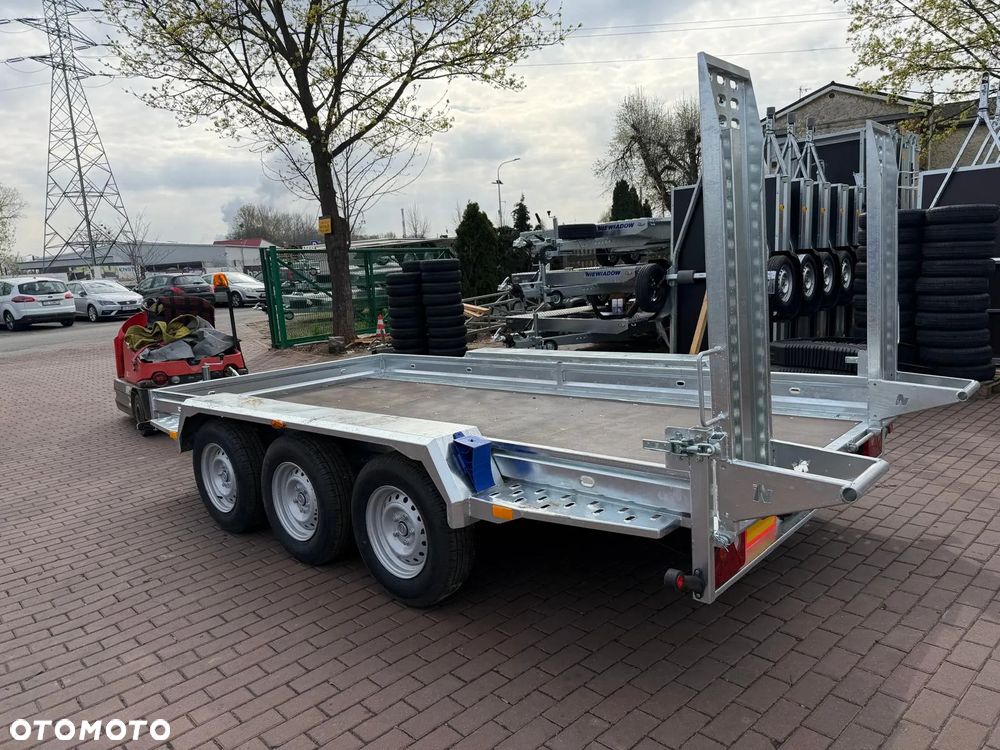 Niewiadów Przyczepa do przewozu sprzętu budowlanego Niewiadów K4035 Najazdy 406x195 cm 3 osie DMC 3500kg pod minikoparke walec dostawa pod dom - 3