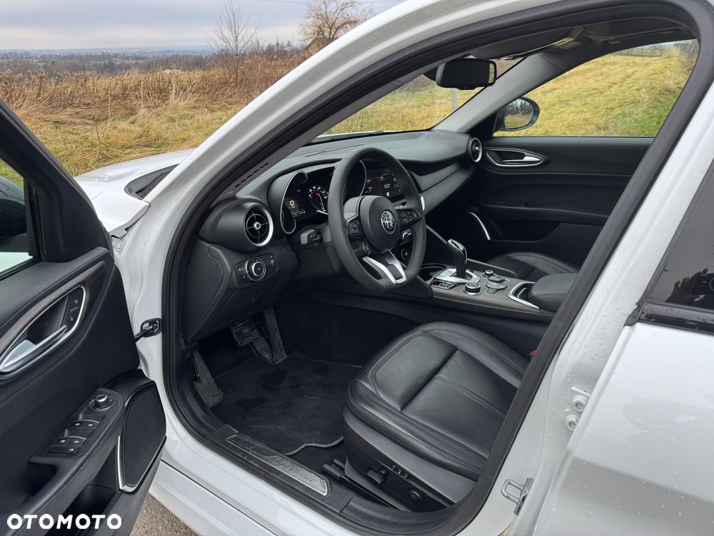 Alfa Romeo Giulia 2.0 Turbo TI Q4 - 9