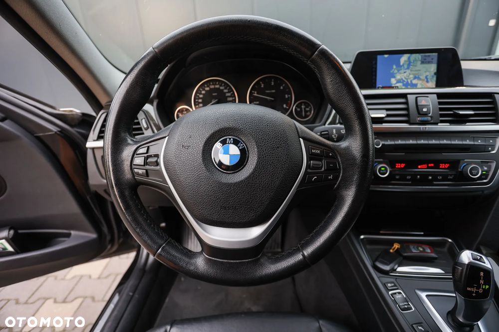 BMW Seria 3 320d Luxury Line - 32