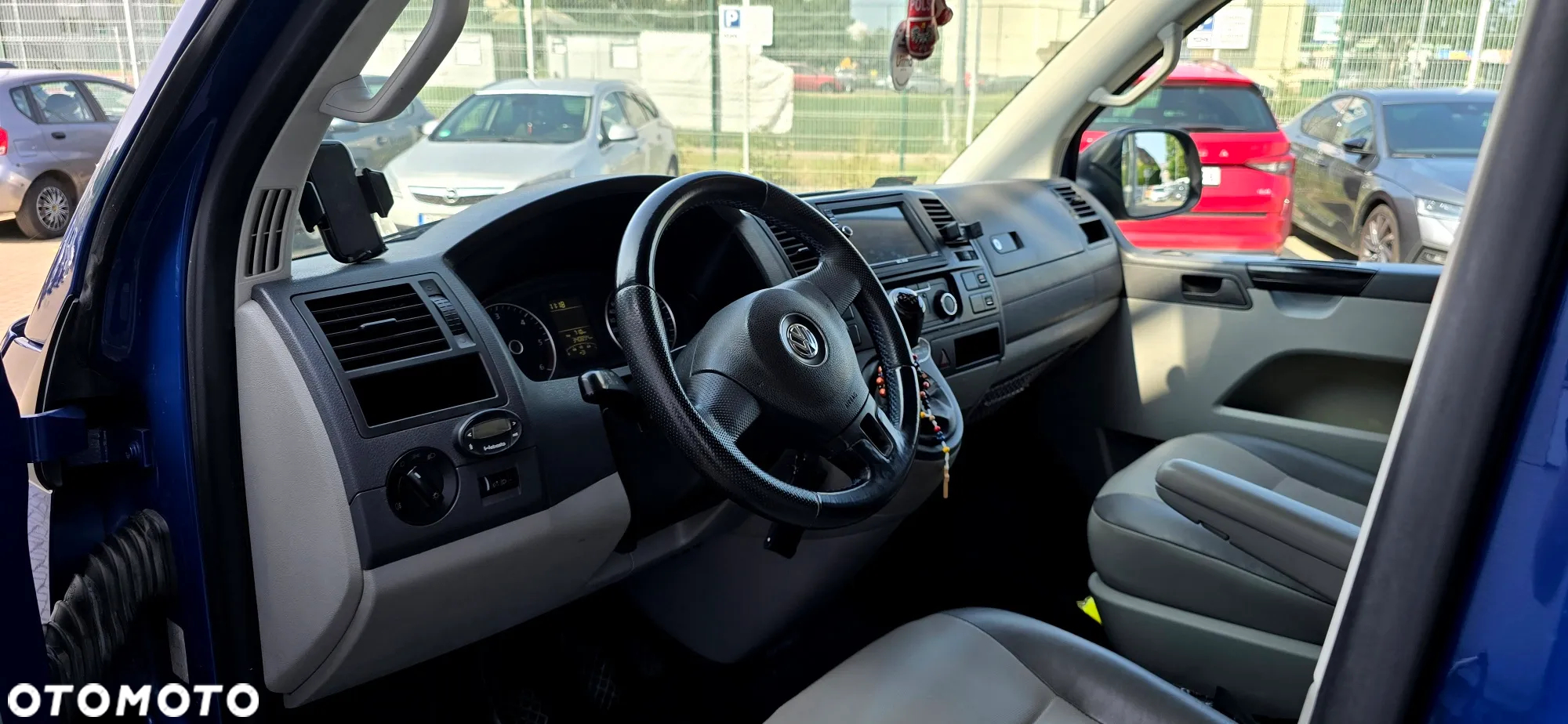 Volkswagen Caravelle - 8
