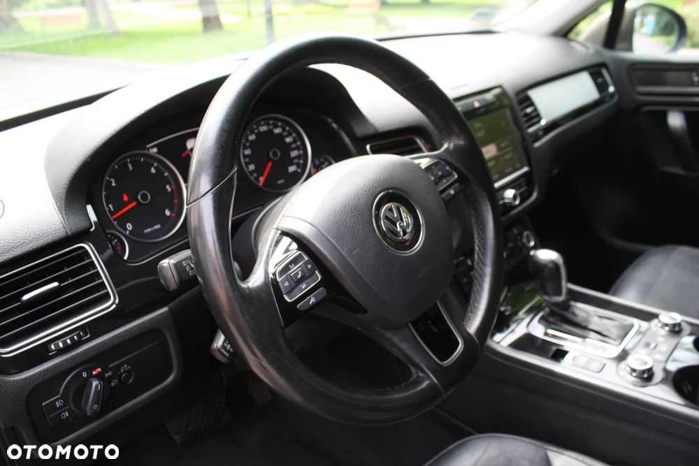 Volkswagen Touareg 3.0 V6 TDI BMT Perfectline R-Style - 12