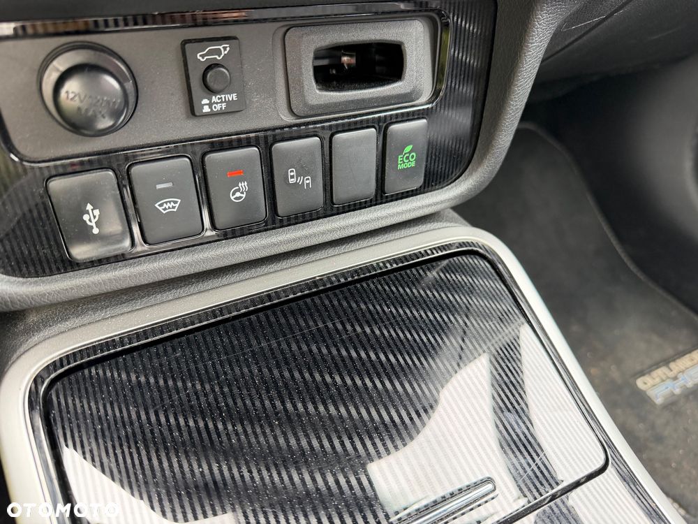 Mitsubishi Outlander 2.4 4WD Top - 11