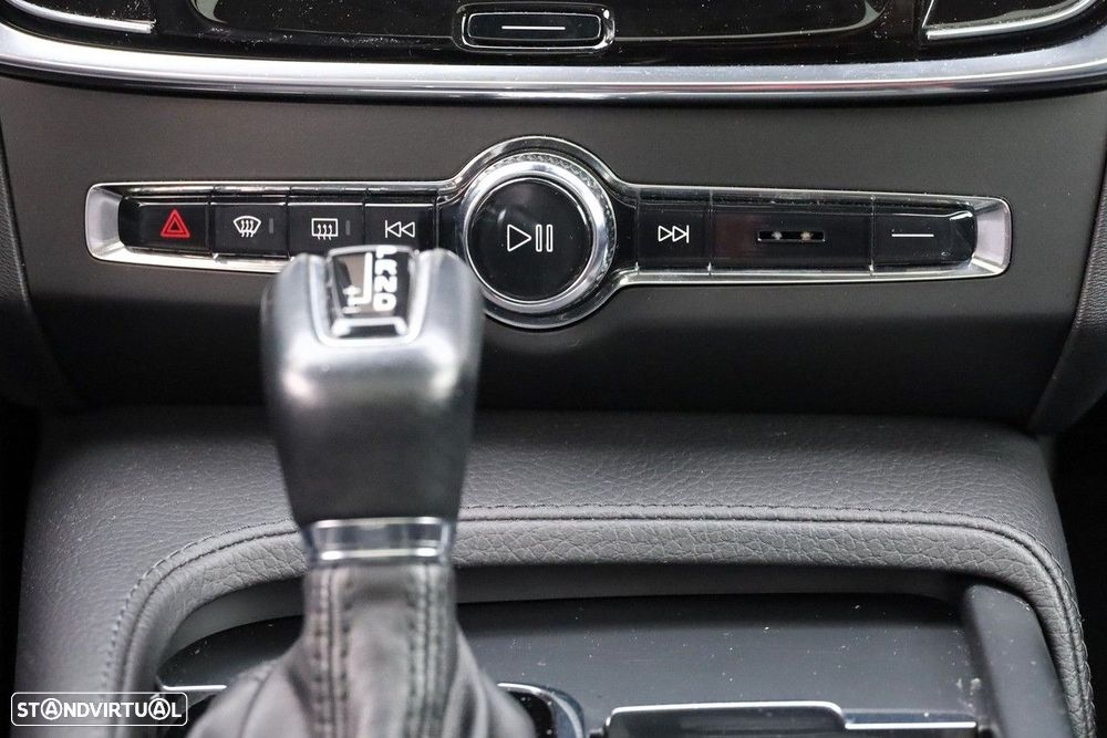 Volvo V90 2.0 D4 Momentum Plus Geartronic - 25