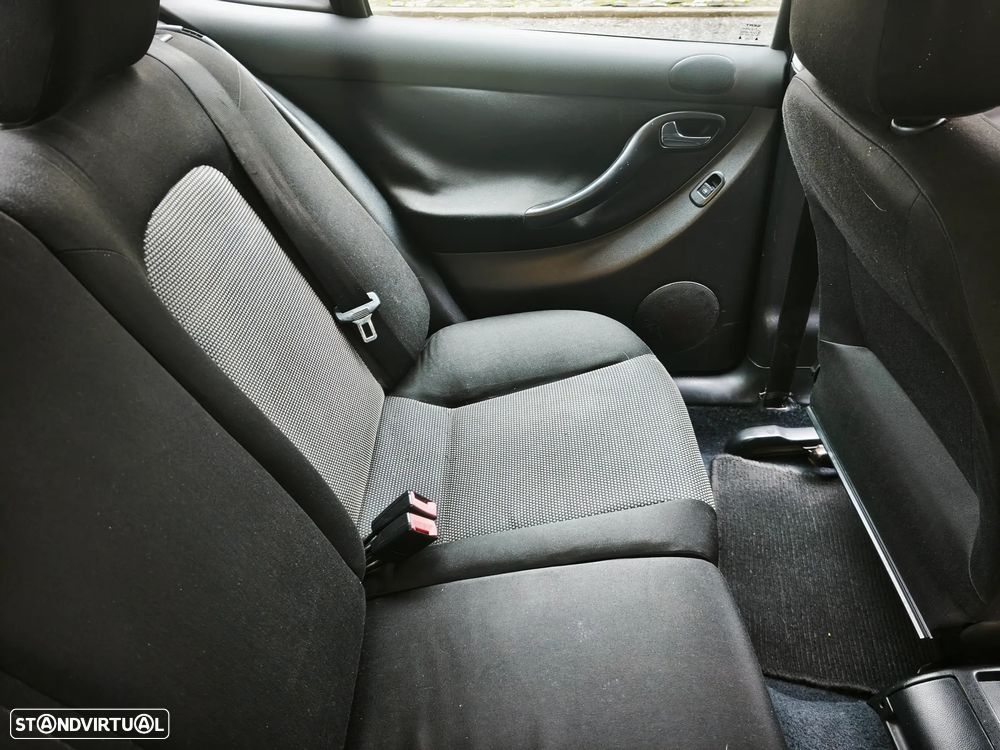 SEAT Leon 1.4 16V Confort JE+AC - 8