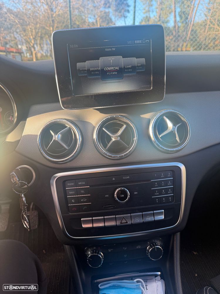 Mercedes-Benz CLA 180 d Shooting Brake Urban - 11