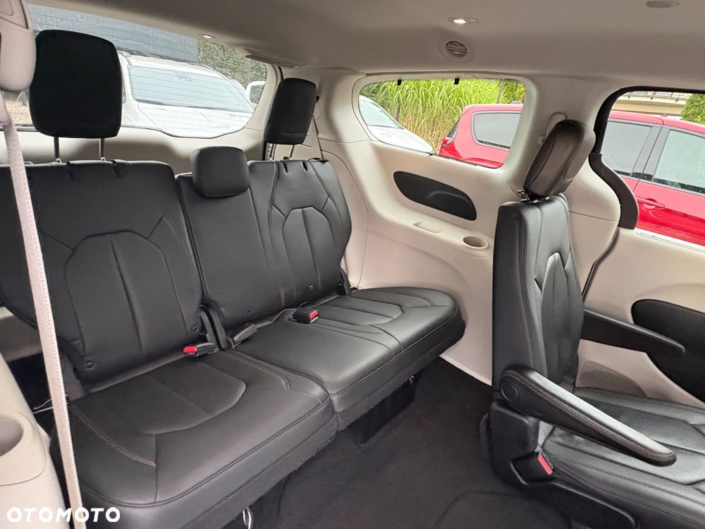Chrysler Pacifica - 24