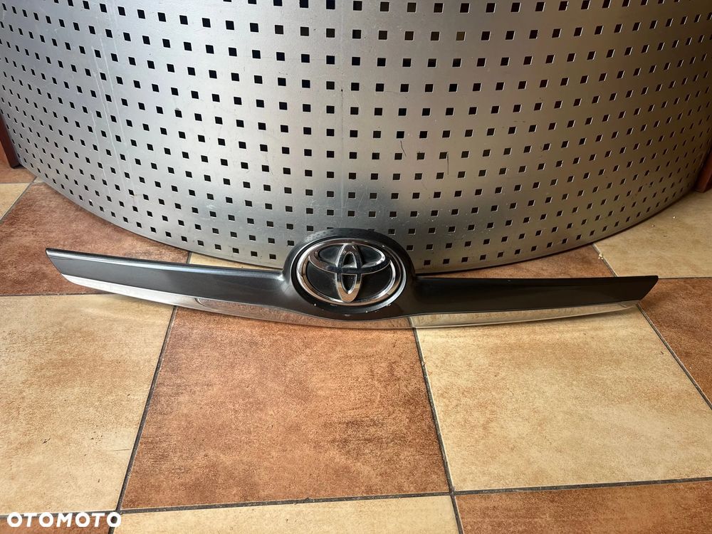 BLENDA LISTWA KLAPY TYŁ TYLNEJ TOYOTA VERSO LIFT PO 2013 ROKU  76811-0F090