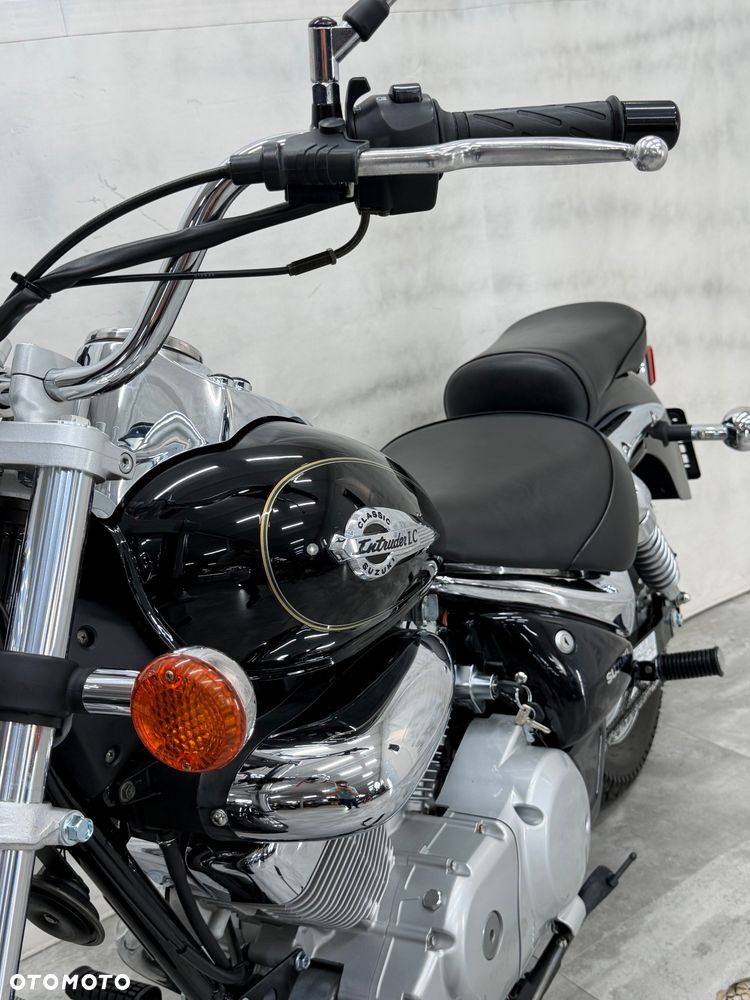 Suzuki Intruder - 12
