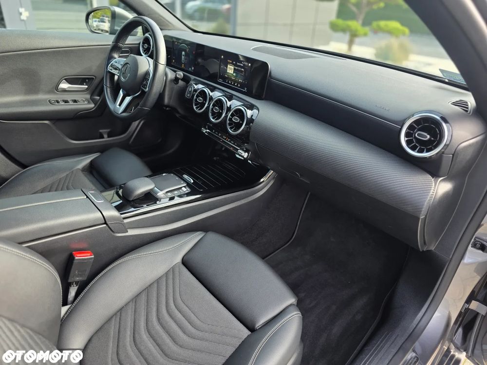 Mercedes-Benz Klasa A 180 Edycja specjalna 7G-DCT - 18