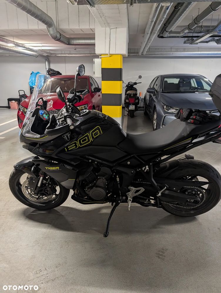Triumph Tiger - 1