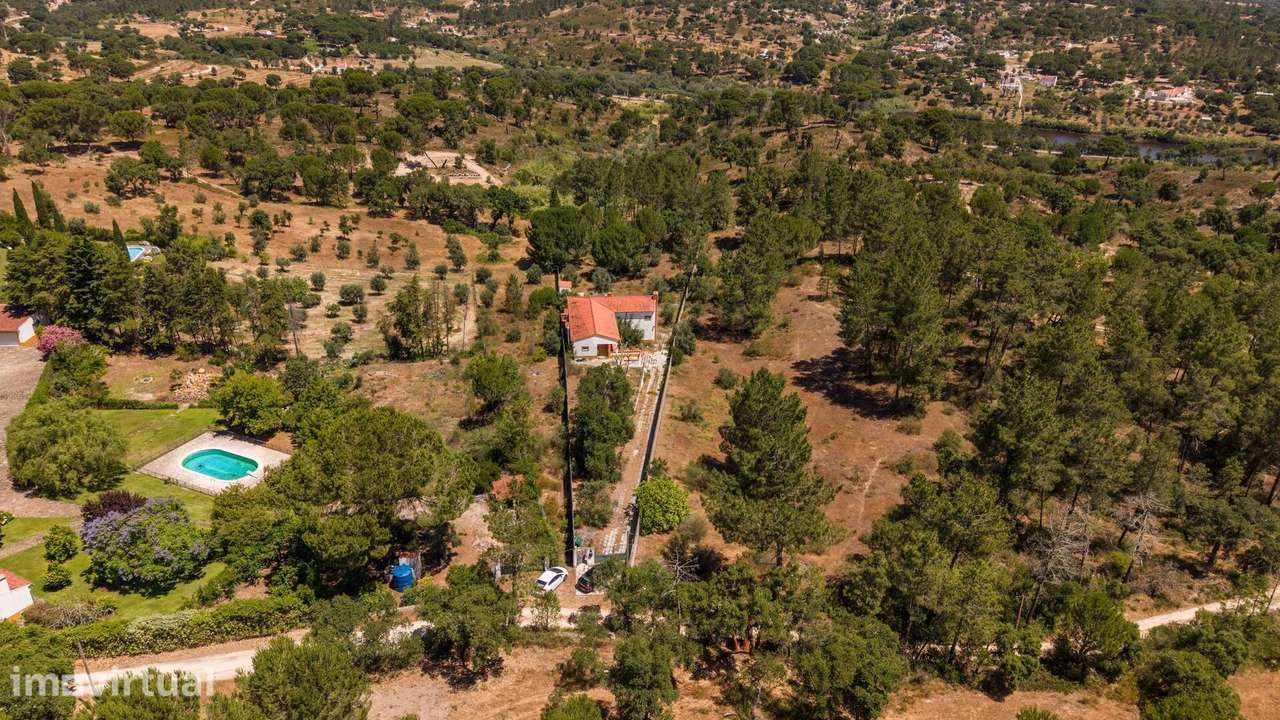Moradia T4 com Arquitetura Tradicional Alentejana com Terreno de 3750m - Grande imagem: 4/39