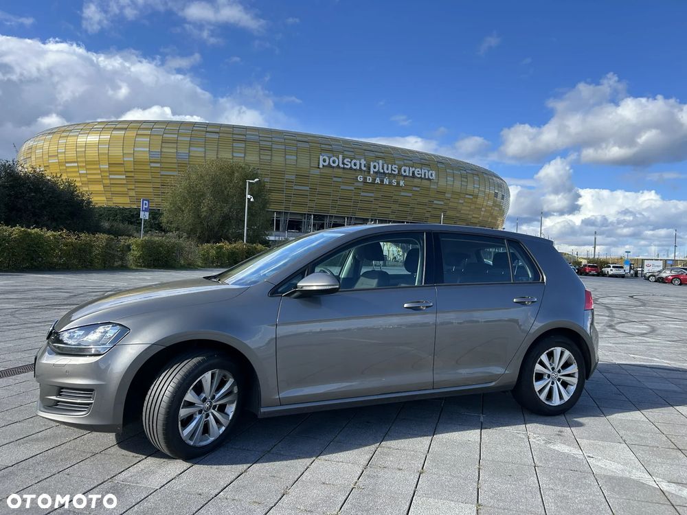 Volkswagen Golf - 1
