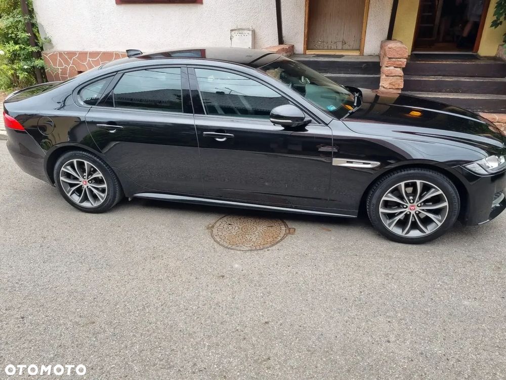 Jaguar XF 2.0 i4D R-Sport - 11