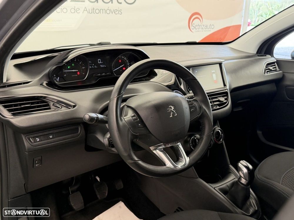 Peugeot 208 1.2 PureTech Signature - 11