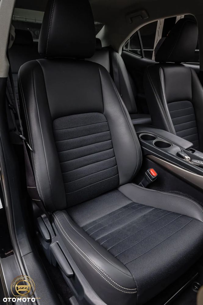 Lexus IS 200t Elite - 29