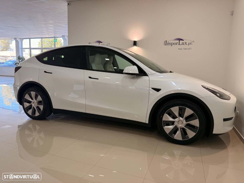 Tesla Model Y RWD - 10