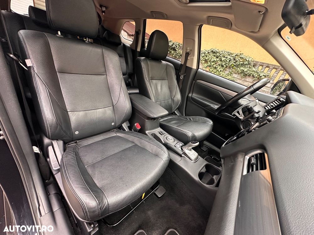 Mitsubishi Outlander - 12