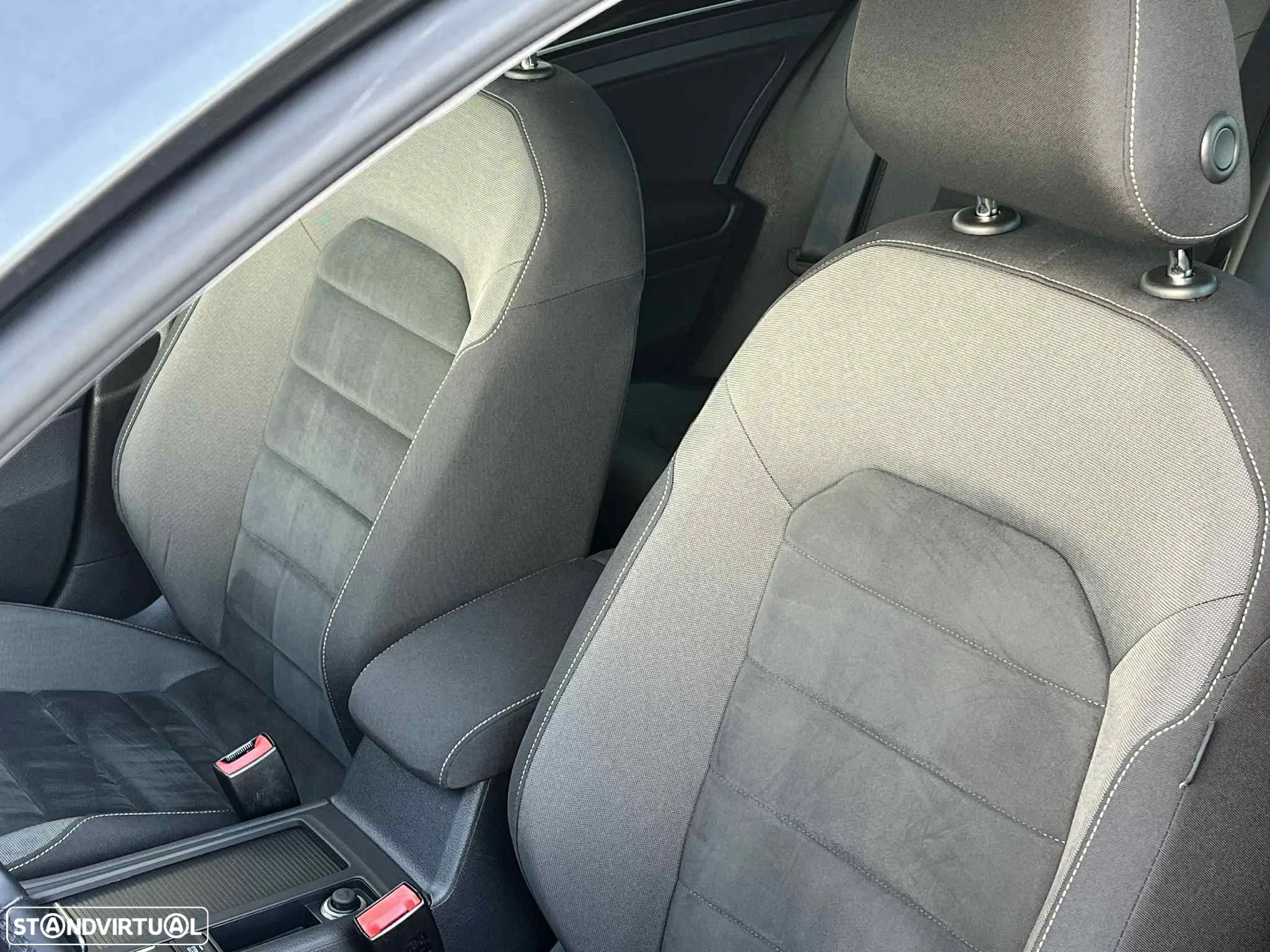 VW Golf 1.6 TDI Highline - 10