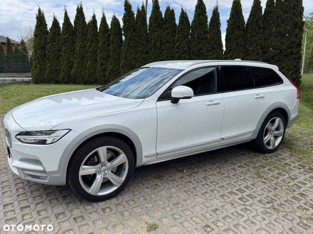 Volvo V90 Cross Country D4 AWD Ocean Race - 1