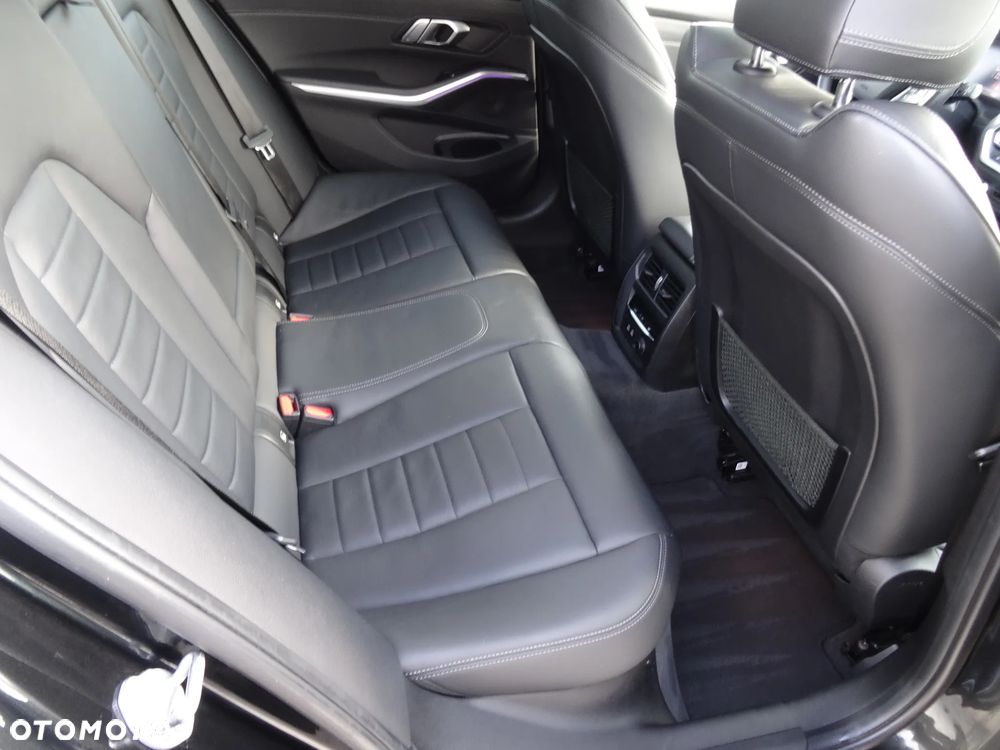 BMW Seria 3 320d M Sport Shadow sport - 16