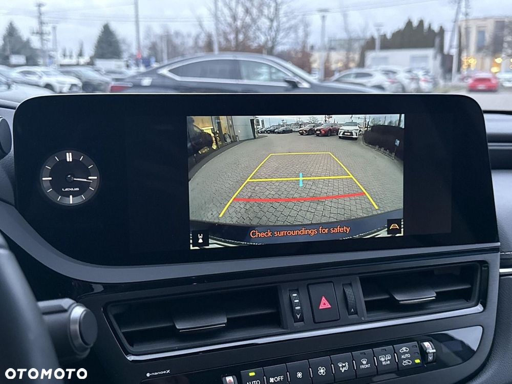 Lexus ES 300h Business Edition - 16