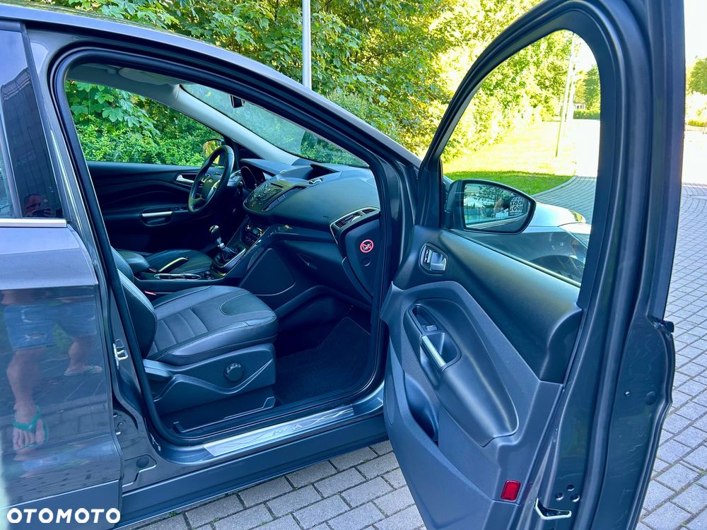 Ford Kuga 1.5 EcoBoost 2x4 Titanium - 14