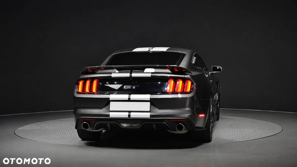 Ford Mustang - 4