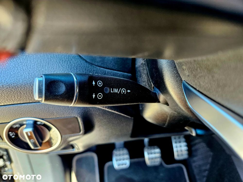 Mercedes-Benz CLA 180 AMG Line - 23