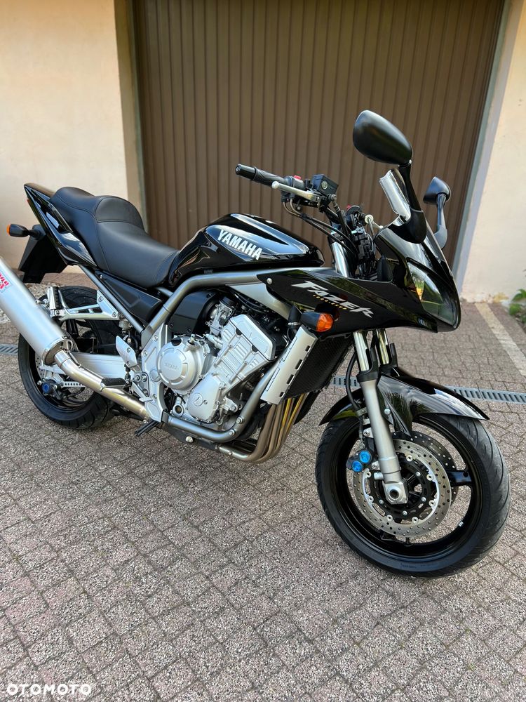 Yamaha FZS - 28