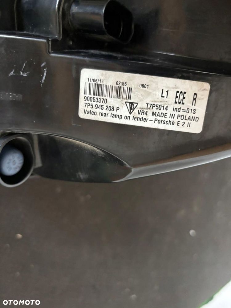 LAMPA PRAWA TYLNA REFLERTOR PRAWY TYLNY PORSCHE CAYENNE 7P5 FACE LIFT LED - 8