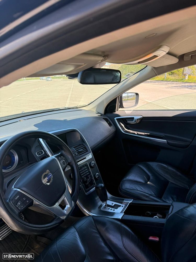 Volvo XC 60 2.4 D5 R-Design AWD Geartronic - 12