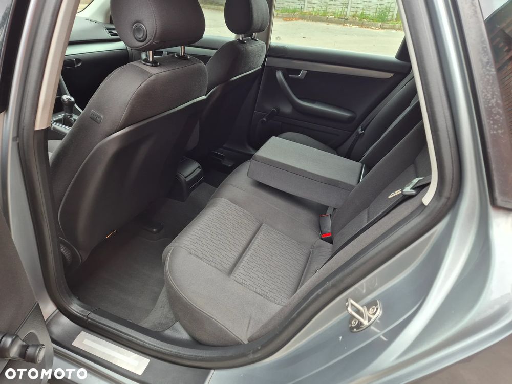 Audi A4 Limousine - 14