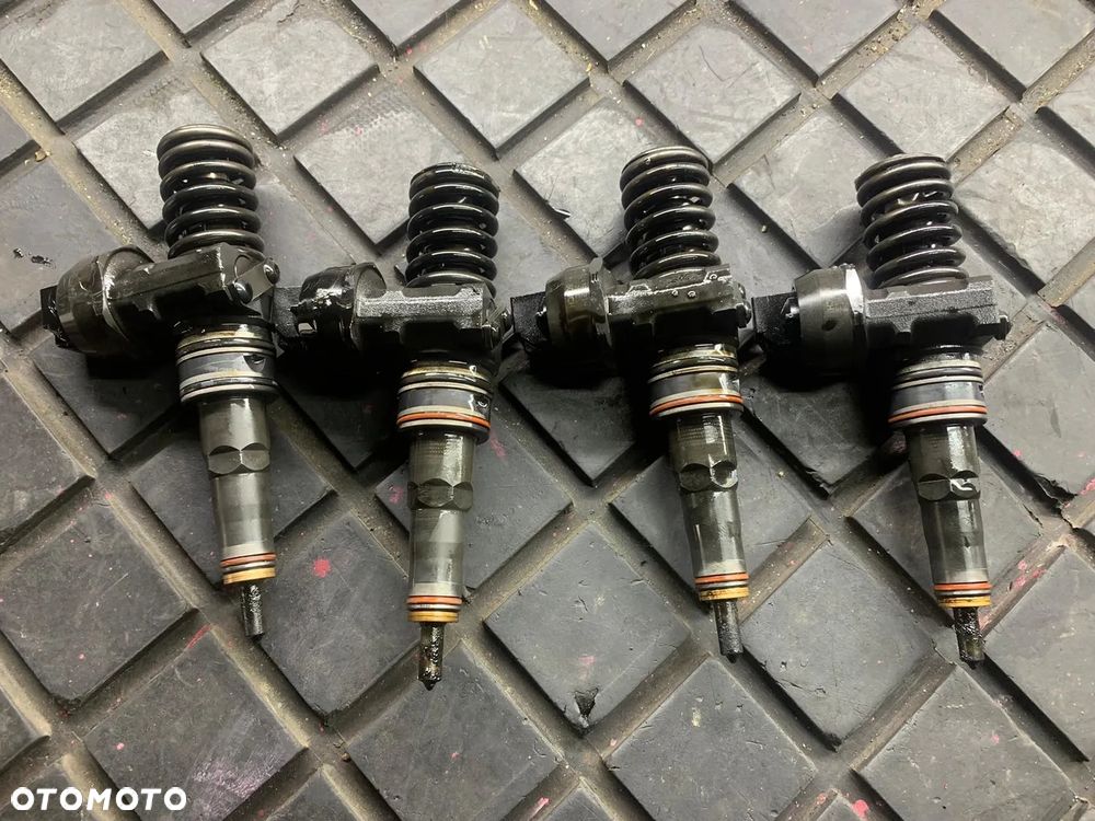 VW AUDI 1.9TDI WTRYSKIWACZE POMPOWTRYSKI 038130073AR KOMPLET 4SZT PASSAT B5 A4 B6 A6 C5 I INNE - 1