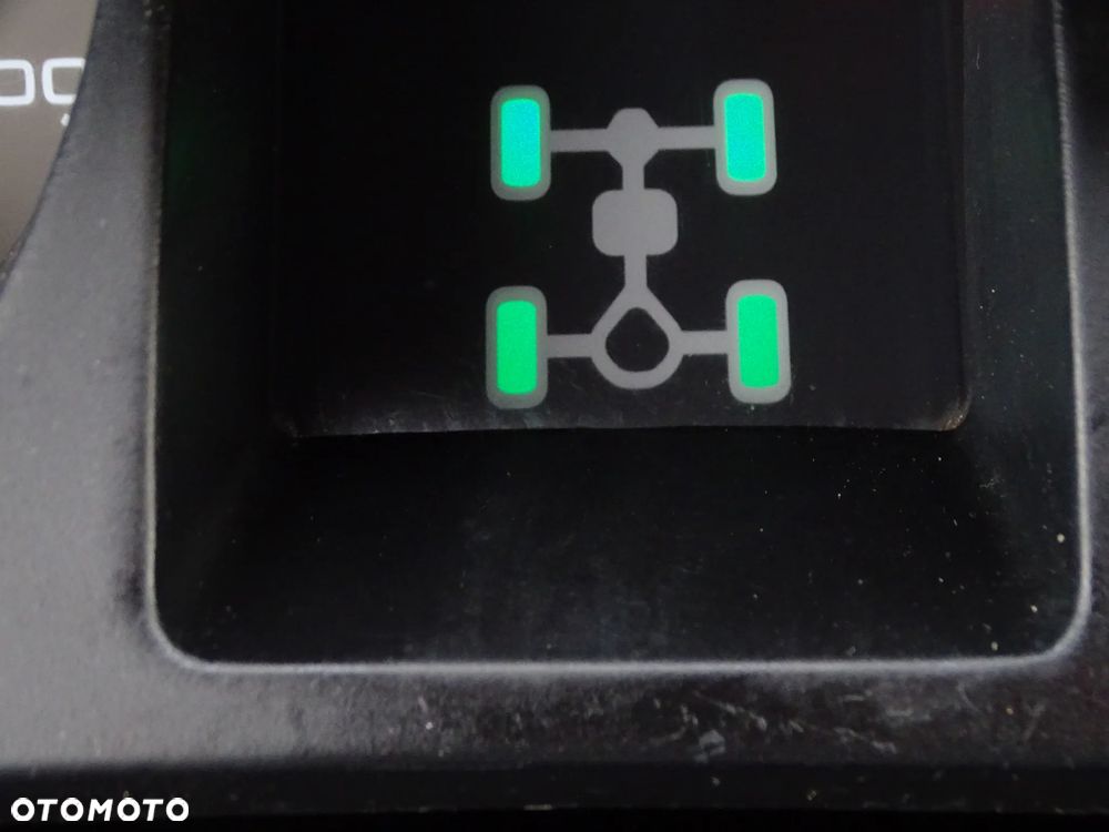 Mitsubishi Pajero - 25