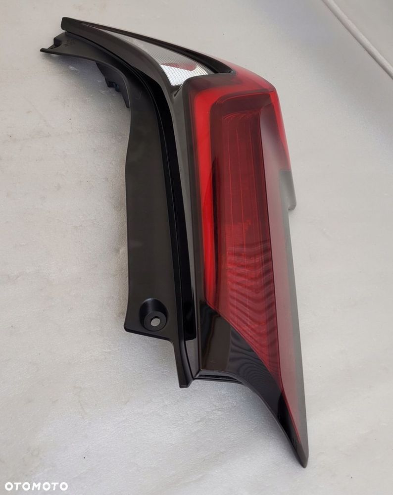 LAMPA LEWA TYLNA TYŁ TOYOTA AYGO X 2022- - 4