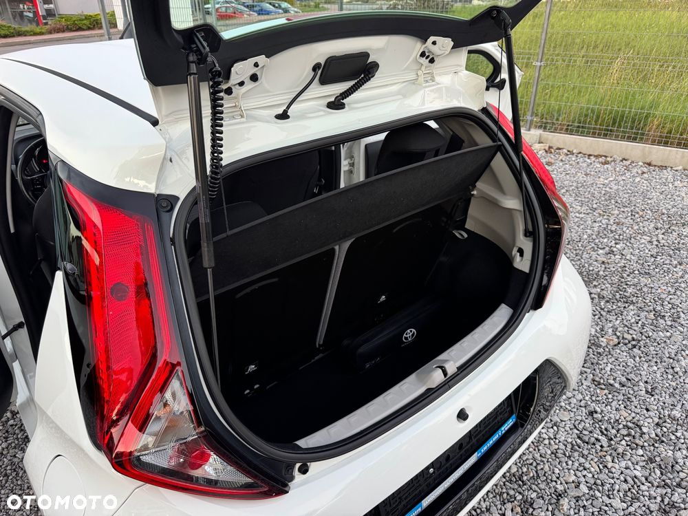 Toyota Aygo x.shift x-play connect - 32