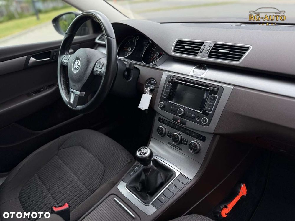 Volkswagen Passat - 25