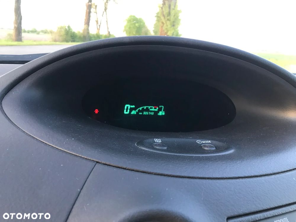 Toyota Yaris 1.4 D-4D Base - 10