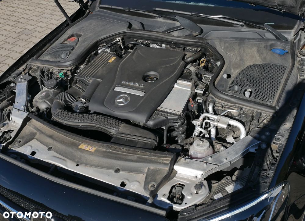 Mercedes-Benz Klasa E 300 9G-TRONIC AMG Line - 22