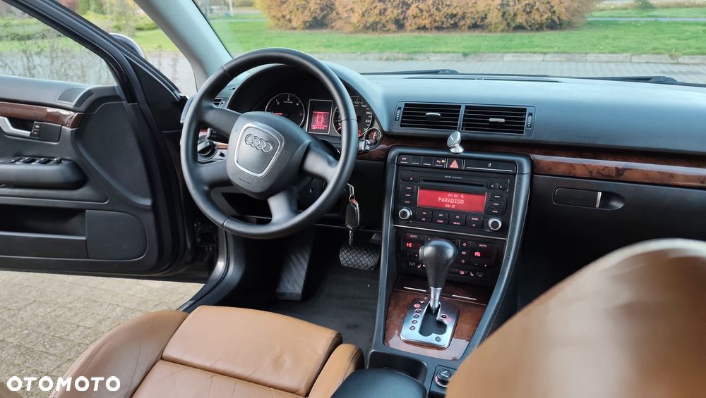 Audi A4 Limousine - 12