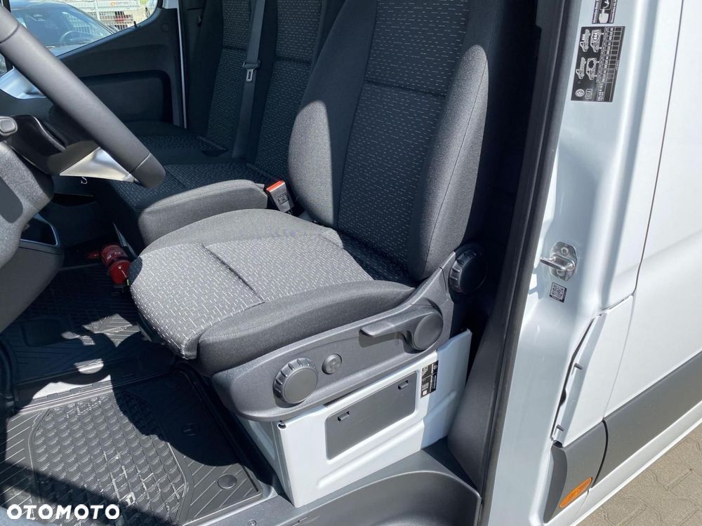 Mercedes-Benz Sprinter - 12